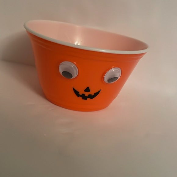 Googly Eyes plastic snack Bowl, new and reusable. Perfect for Halloween - Picture 5 of 17